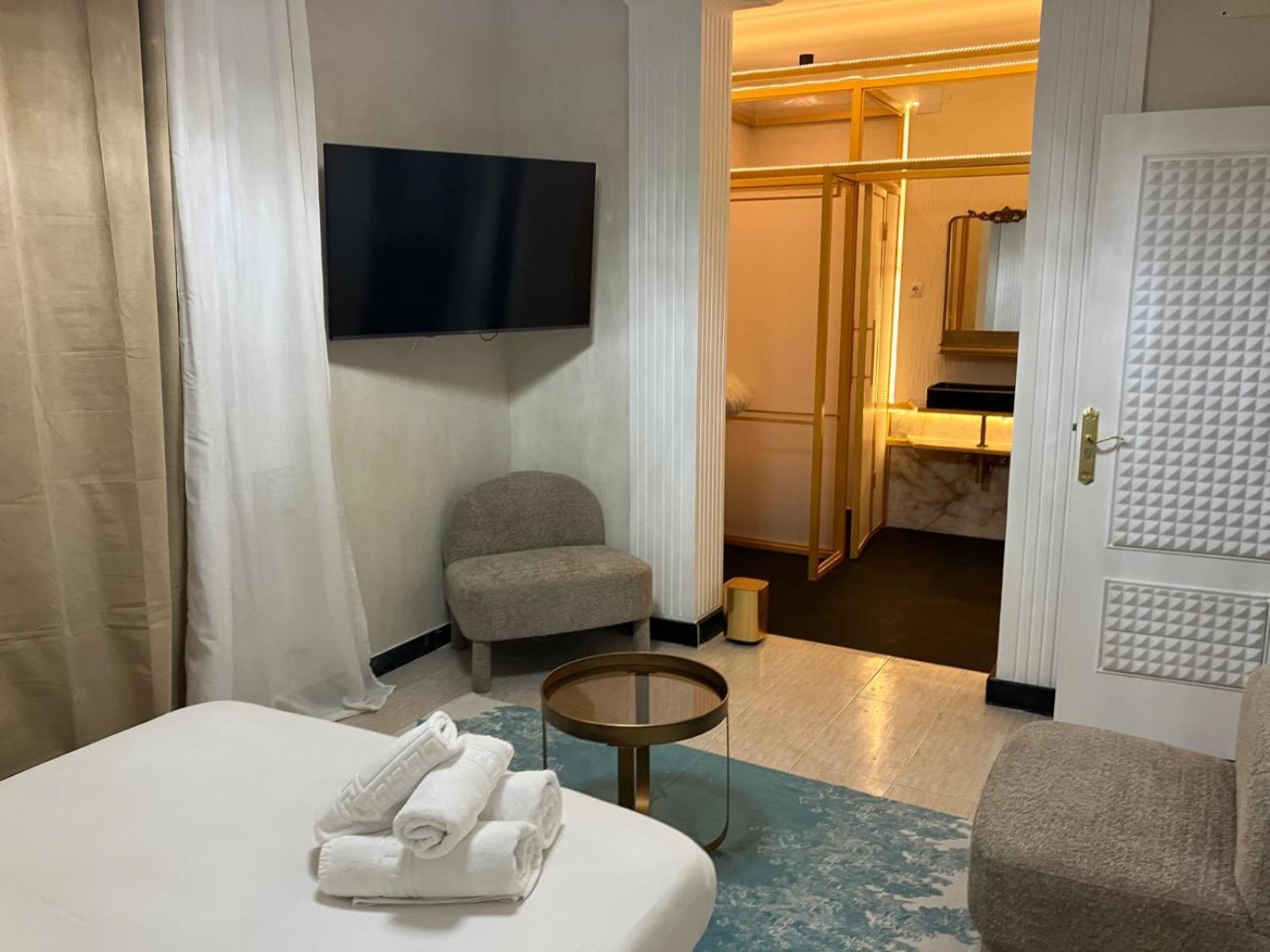 Casa Tadeo Gran Via Hotel มาดริด ภายนอก รูปภาพ